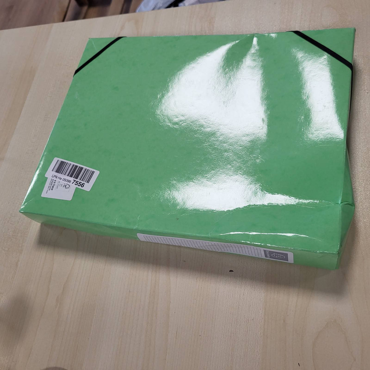 296302 - EXACOMPTA Ref. 59923E - 1 kuti arkivimi IDERAMA me shirita elastikë - e bërë nga karton me shkëlqim 600gsm - shpinë 4cm - dimensionet 25 x 33cm - për dokumente A4 - jeshile anason - dorëzohet e montuar