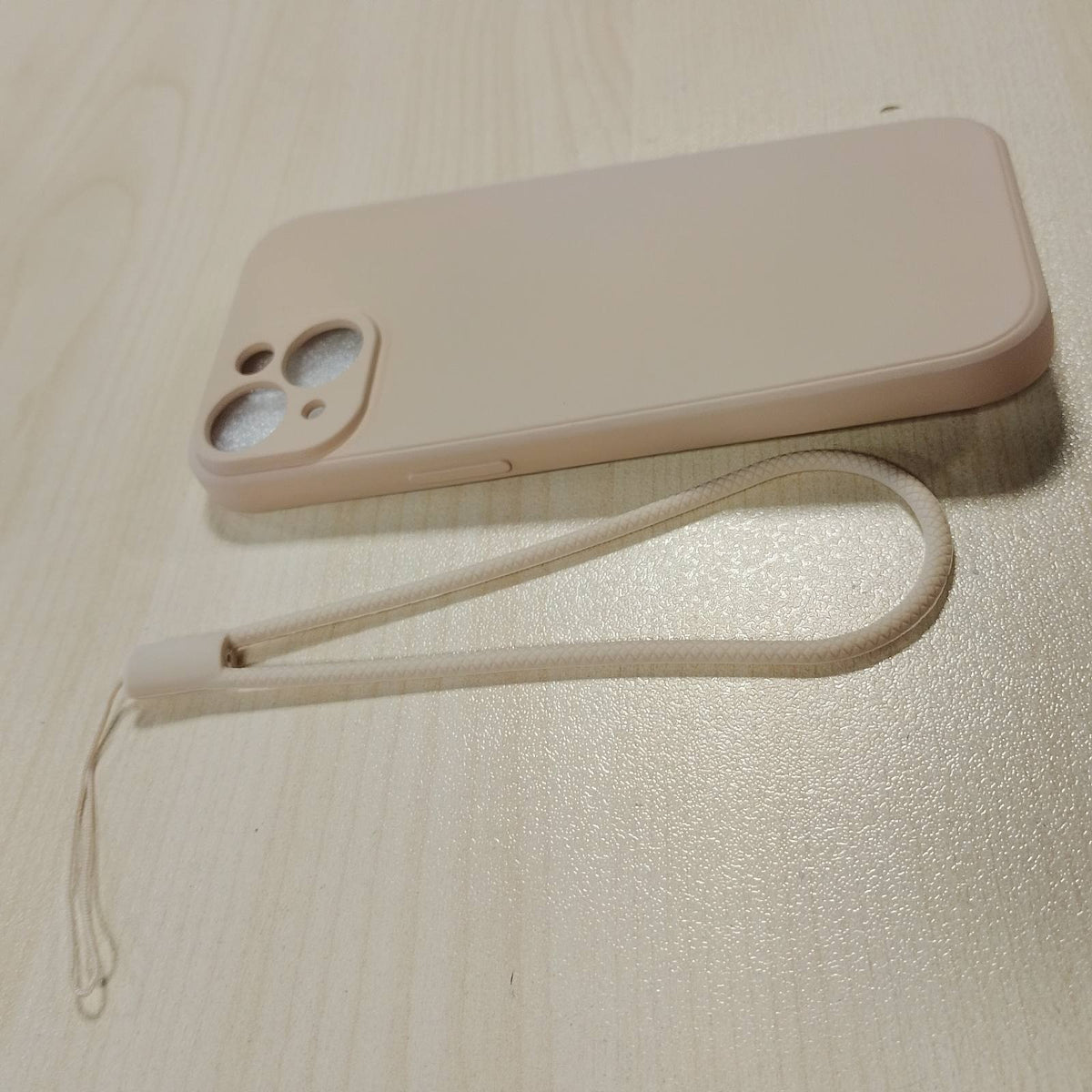 296410 - HGH MBULESE SILIKONI për iPhone 15, 6.1", me litar, mbrojtëse ultra e hollë, material mikrofibre, rezistente ndaj goditjeve dhe gërvishtjeve, ngjyrë kaki