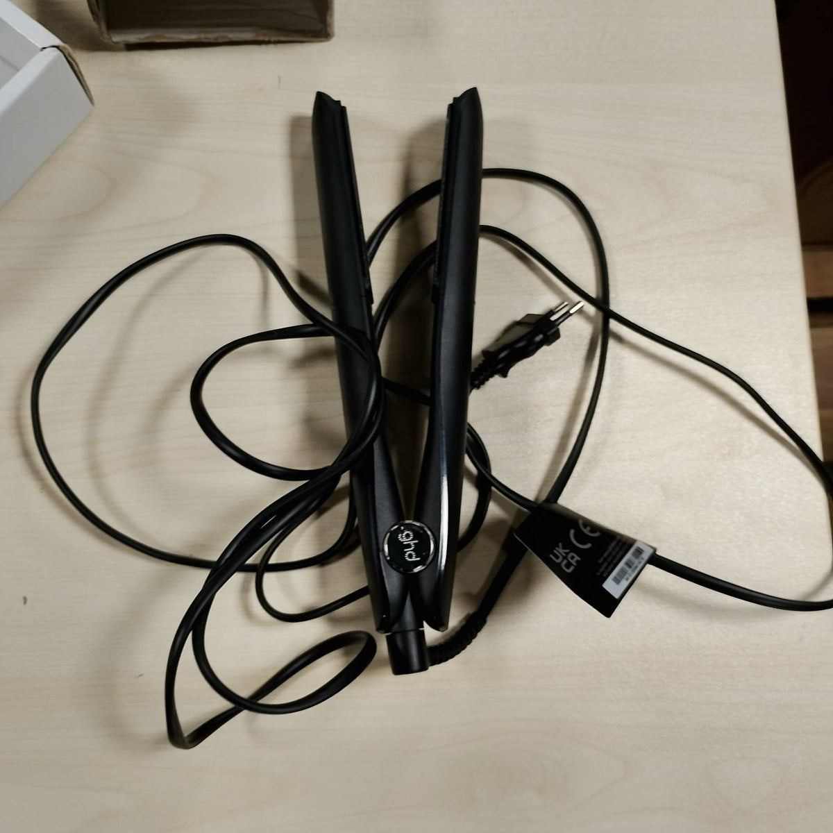 296536 - GHD Pjastër flokësh ghd gold, Pjastër profesionale (e zezë), Flokë më të lëmuar, 65% më të shndritshëm, pa nxehtësi ekstreme, Pjastër dhe kaçurrela, dizajn i rrumbullakosur