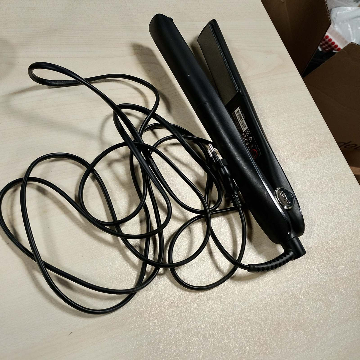 296537 - GHD Pjastër flokësh ghd gold, Pjastër profesionale (e zezë), Flokë më të lëmuar, 65% më të shndritshëm, pa nxehtësi ekstreme, Pjastër dhe kaçurrela, dizajn i rrumbullakosur
