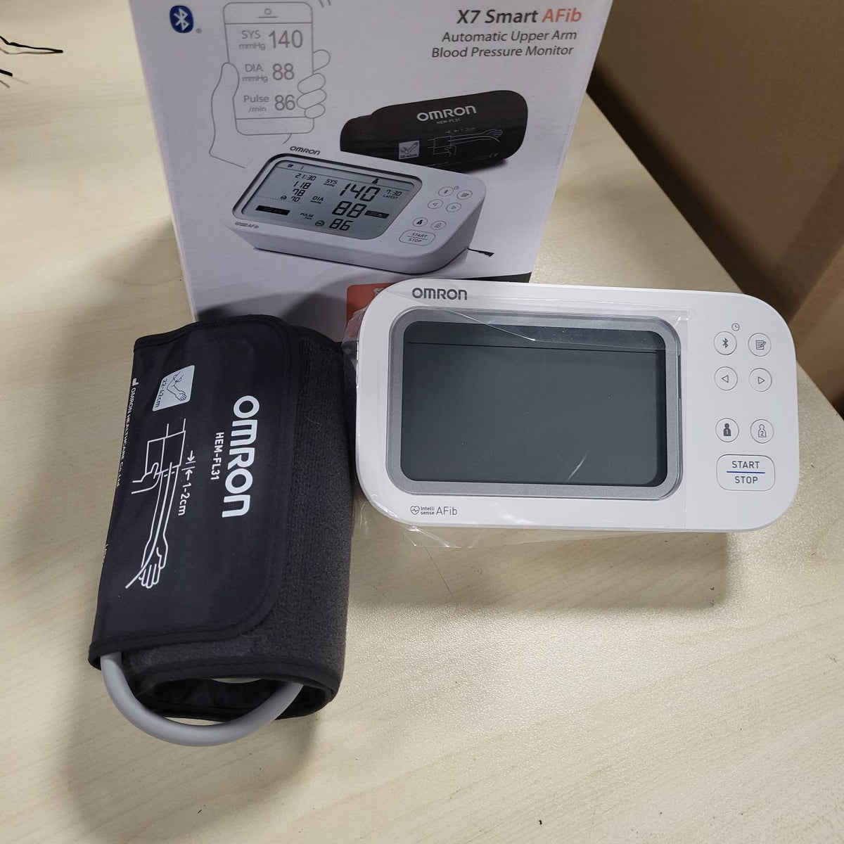 296578 - OMRON Monitorues i tensionit të gjakut për krahun e sipërm X7 Smart AFib me aplikacion, 2 përdorues, 22-42 cm