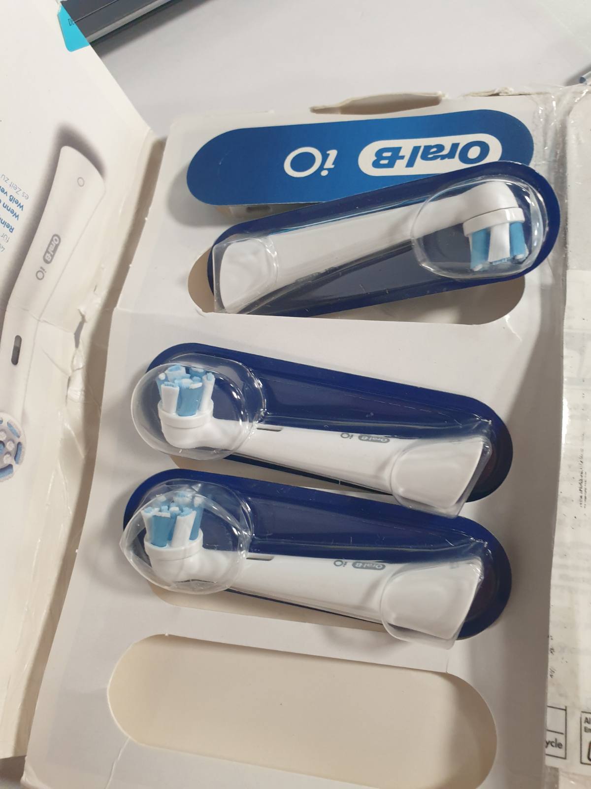 296583 - ORAL-B Koka Furçash Zëvendësuese iO Ultimate Clean, 10 copë