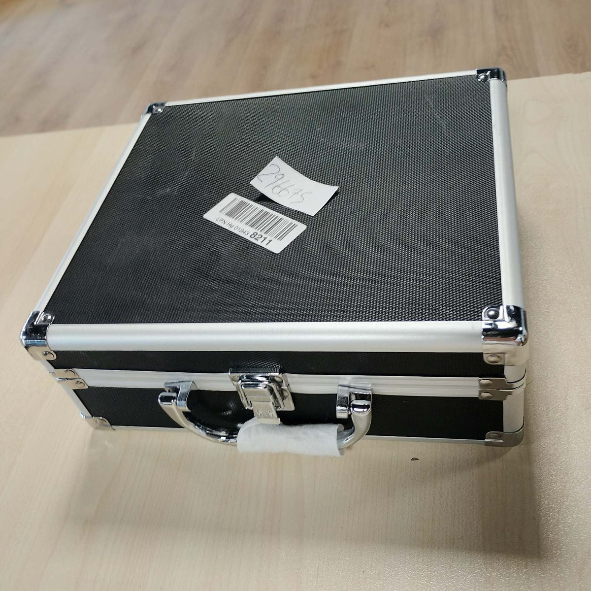 296675 - REMINGTON Makinë prerëse flokësh profesionale HC5811, tehë qeramike vetëmprehëse 0.8-40 mm, rregullim preciz, set me 10 krehëra, funksionim me rrjet/bateri, litium, kuti alumini, pelerinë berberi