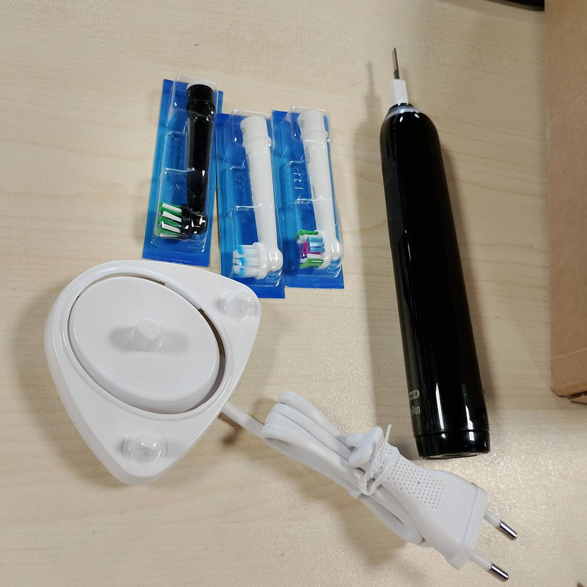296686 - ORAL-B Pro Series 3 - Furçë dhëmbësh elektrike, 3 koka furçe, 3 mënyra pastrimi, e zezë