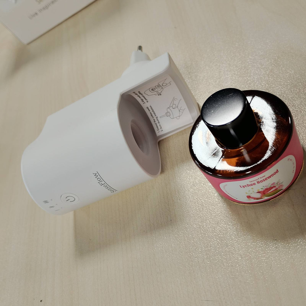 296774 - SENSEFLOW Difuzues Vajrash Esencialë SF101S Pro Smart WLAN, Ultrasonik, 100% me bazë bimore, Aromaterapi 120-ditore, për hapësira deri në 100 m² - Lychee & Palisandër