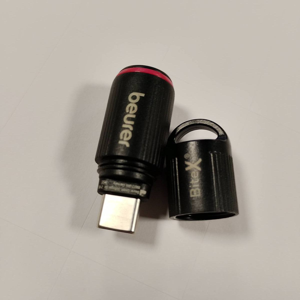 297025 - BEURER Shërues Elektrik i Pickimeve të Insekteve BiteX Go Deep, Ngjyrë e Zi, për Android dhe iPhone (USB-C), me Dritë, Pesha: 100g