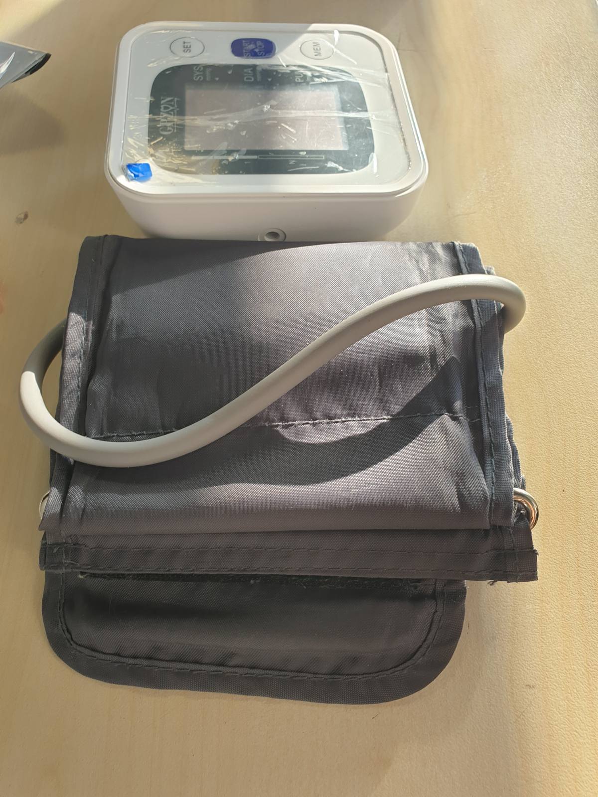 297148 - GPZON Monitor elektronik profesional i presionit të gjakut për krahun e sipërm, pranga e rregullueshme 22cm-42cm, 2x120 me memorie, e bardhë