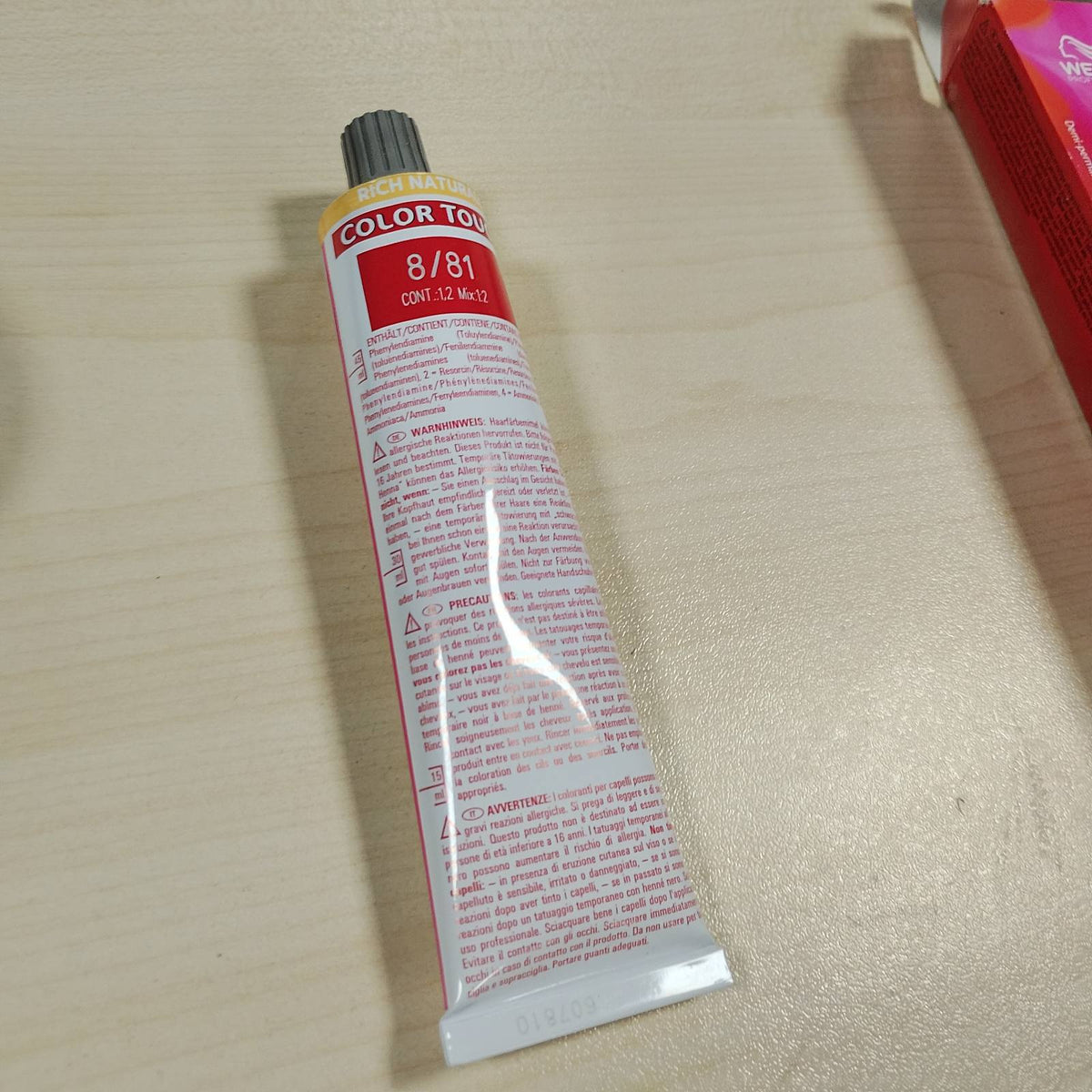 297558 - WELLA PROFESSIONALS Color Touch Rich Naturals 8/81 Light Blonde Pearl Ash, Ngjyrë pa amoniak, 60 ml