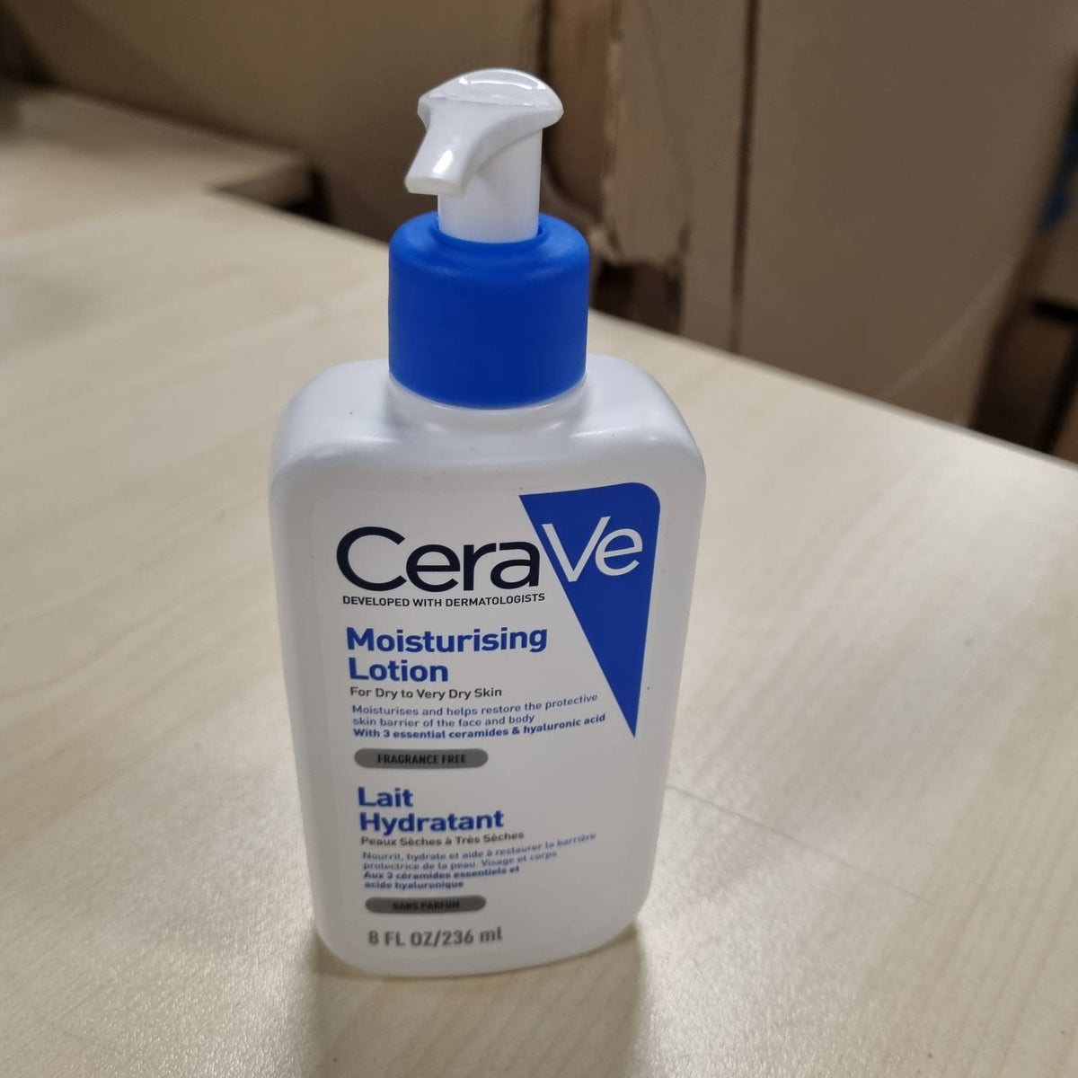 297606 - CERAVE Losion trupi me pompë, për lëkurë të thatë deri shumë të thatë, 236 ml, krem hidratues me acid hialuronik dhe 3 ceramide esenciale, i përshtatshëm për dermatitin atopik