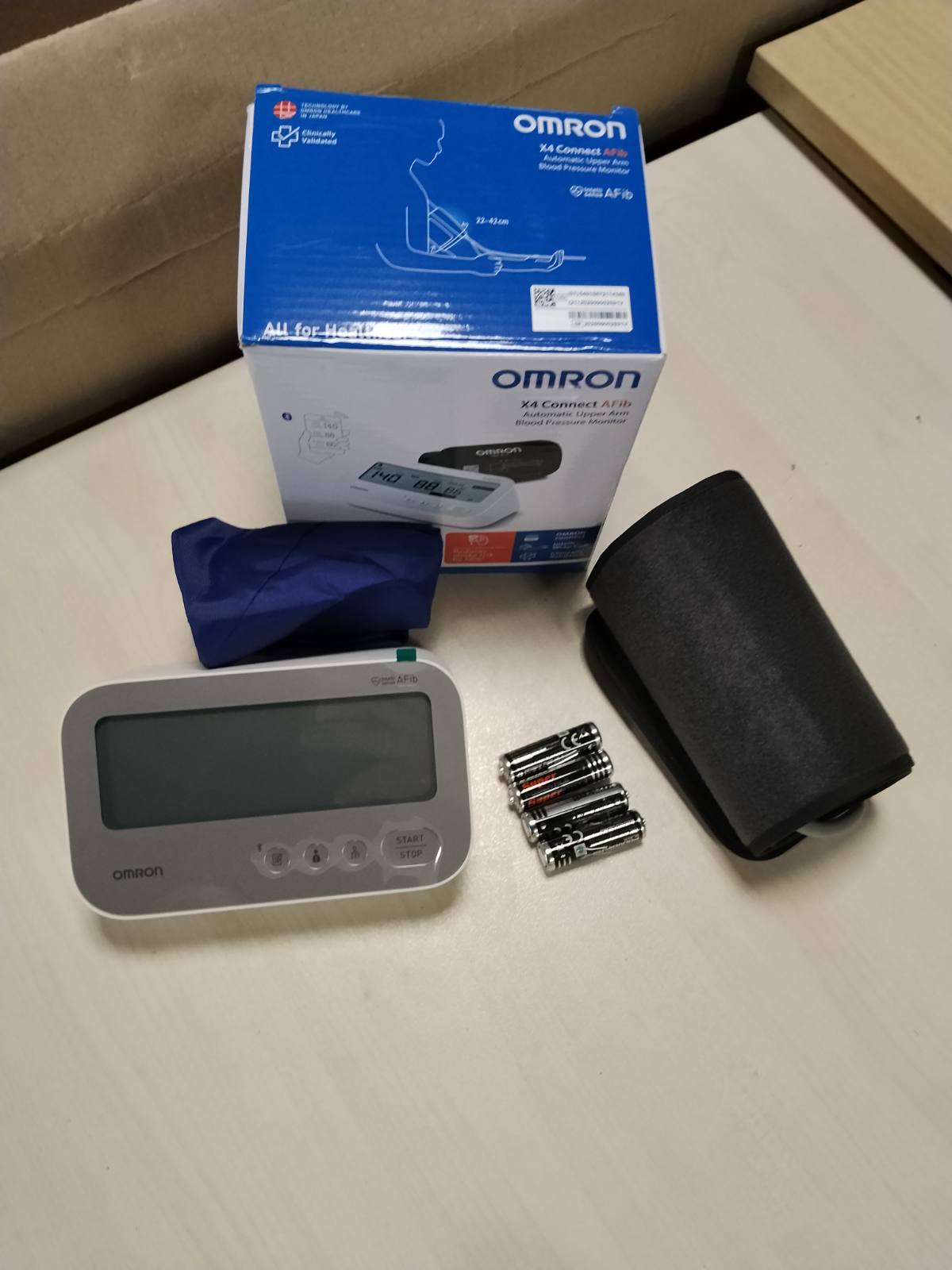 297949 - OMRON Monitorues i tensionit të gjakut X4 Connect AFib, me aplikacion dhe Bluetooth