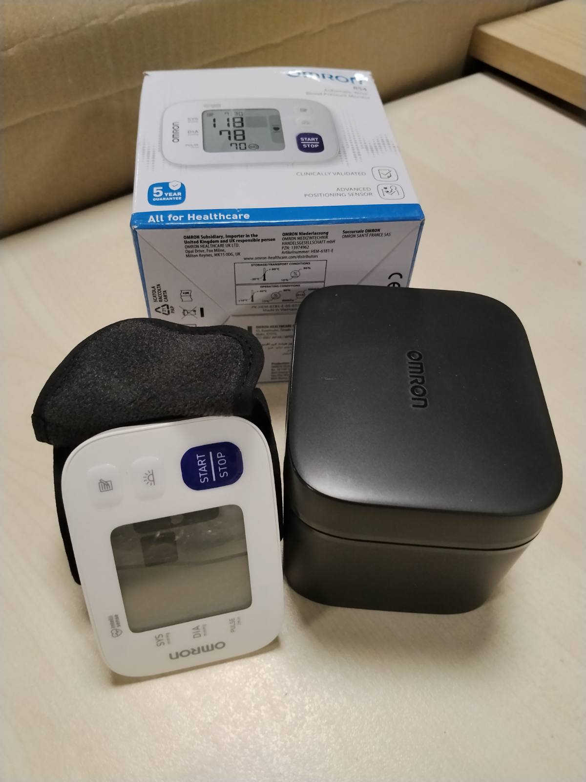 298076 - OMRON Monitor i presionit të gjakut RS4, Test Winner Stiftung Warentest 11/2023