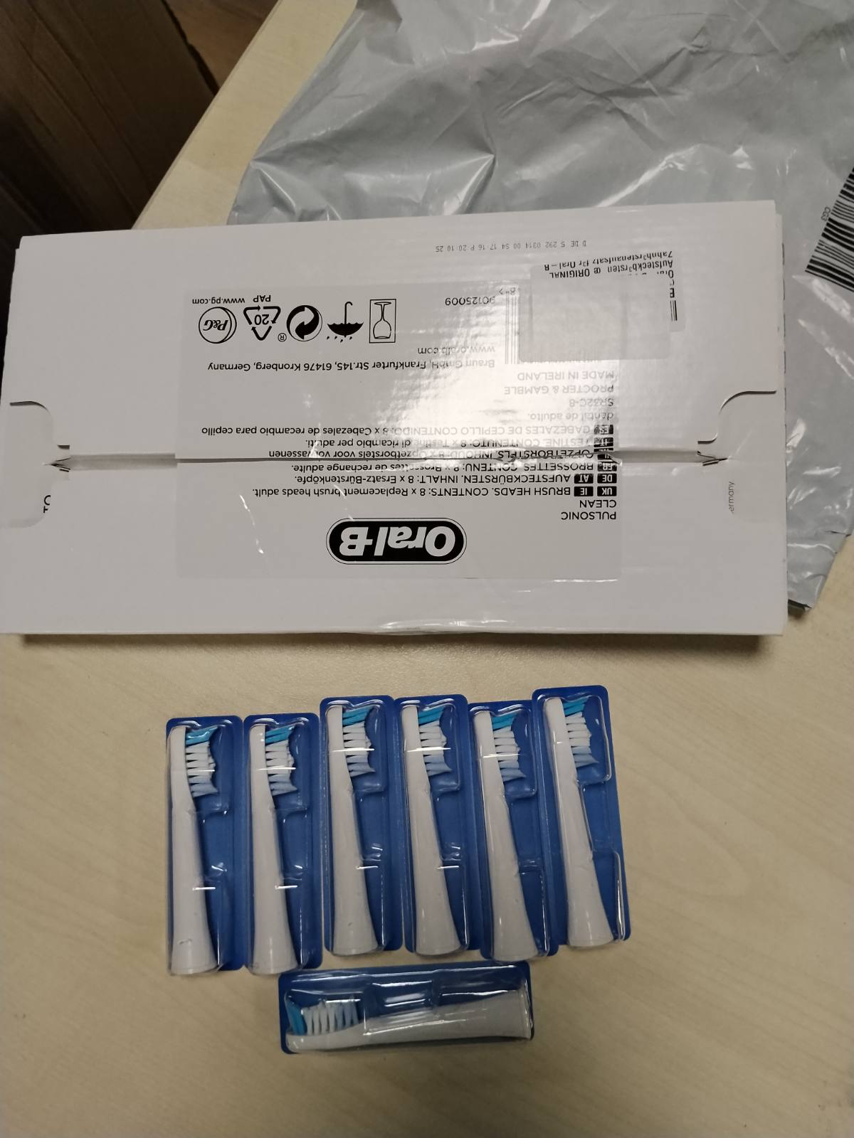298315 - ORAL-B Koka Furçash Zëvendësuese Pulsonic Clean, të Bardha, Pako me 8 Furça