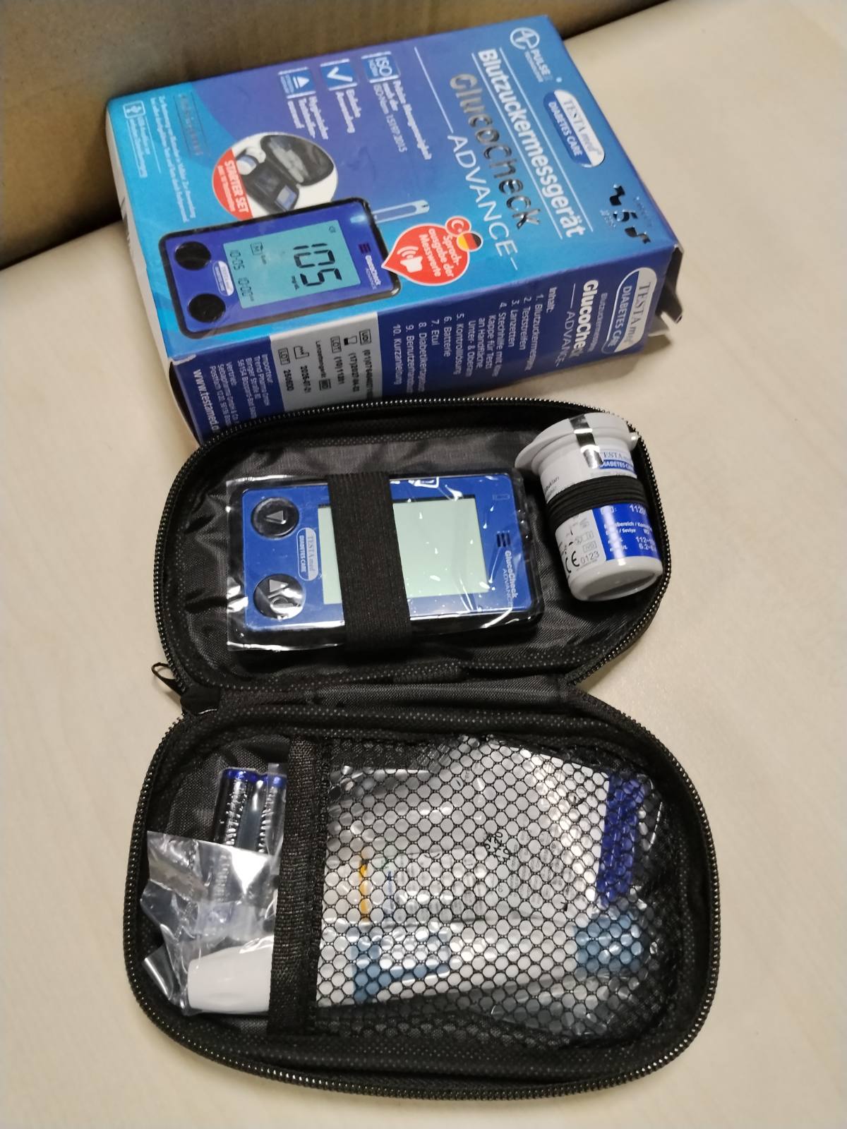 298469 - TESTAmed - Matësi i glukozës në gjak Glucocheck Advance, paketë fillestare me shirita testimi dhe pajisje lancet, dalje zanore