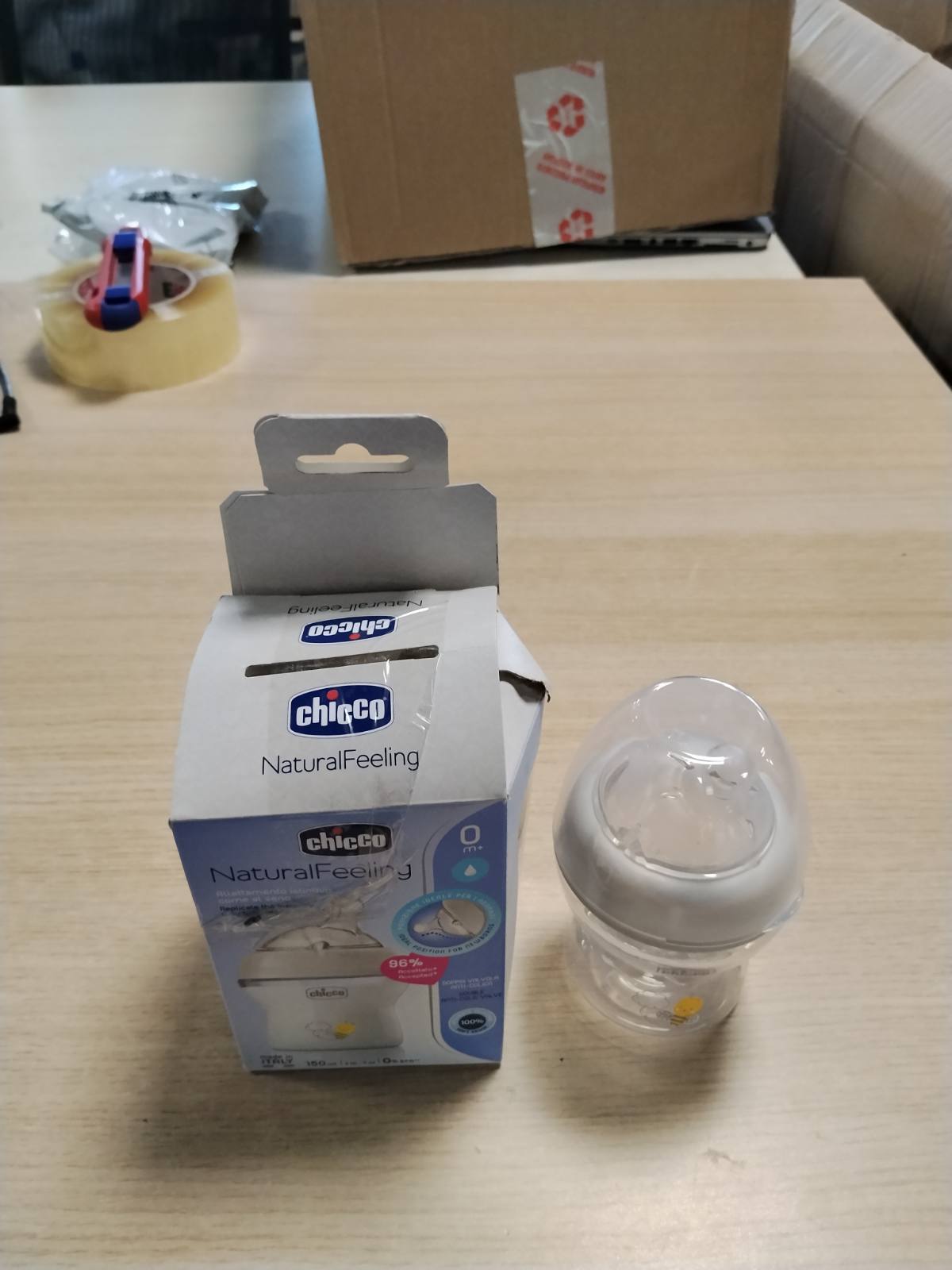 298776 - CHICCO Shishe Natural Feeling Anti-Colic për Bebe 0 Muaj + 150 ml, Thithë Silikoni e Butë dhe Fleksibël, Rrjedhje e Ngadaltë