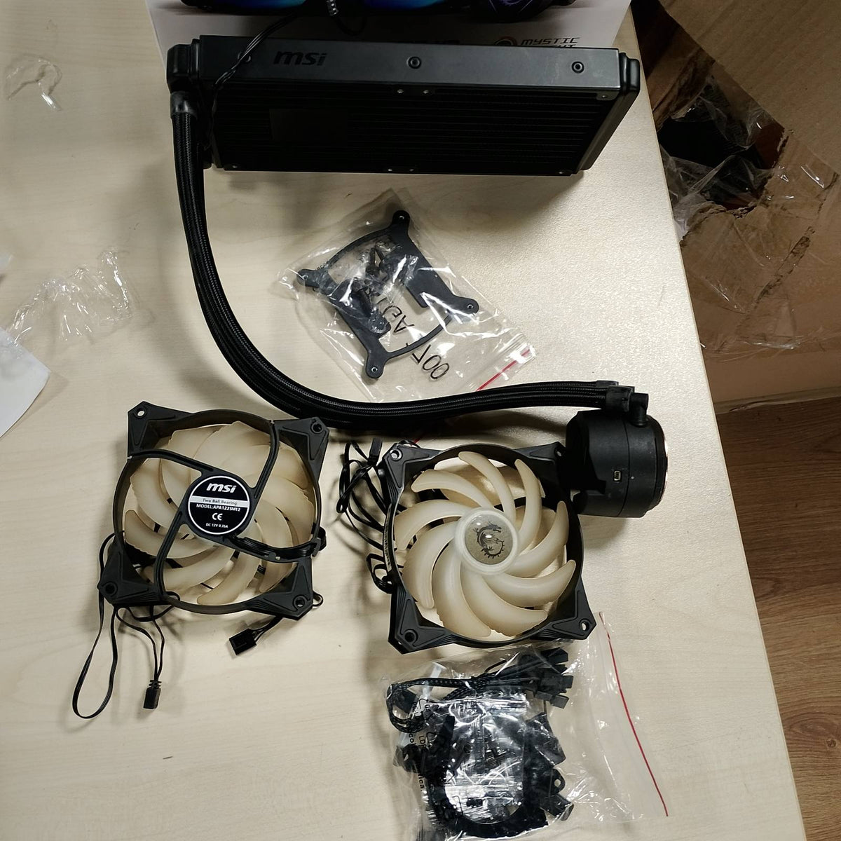 299039 - MSI Ftohës CPU MAG CORELIQUID 240R V2 240mm ARGB, 2 Ventilatorë PWM 120mm, Pajtueshëm me Intel 1700 dhe AMD, 70,000 orë Përdorim