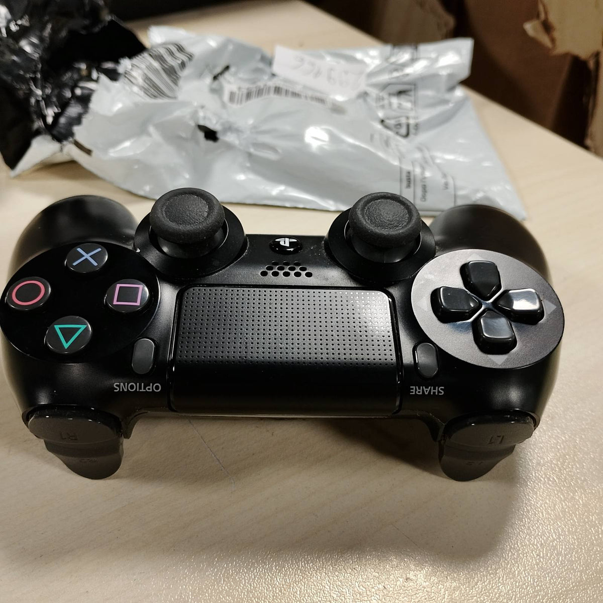 299166 - SONY, Kontrollues Zyrtar PS4 DUALSHOCK 4, Pa Tel, Bateri e Rikarikueshme, Bluetooth, Ngjyra: E Zezë Jet