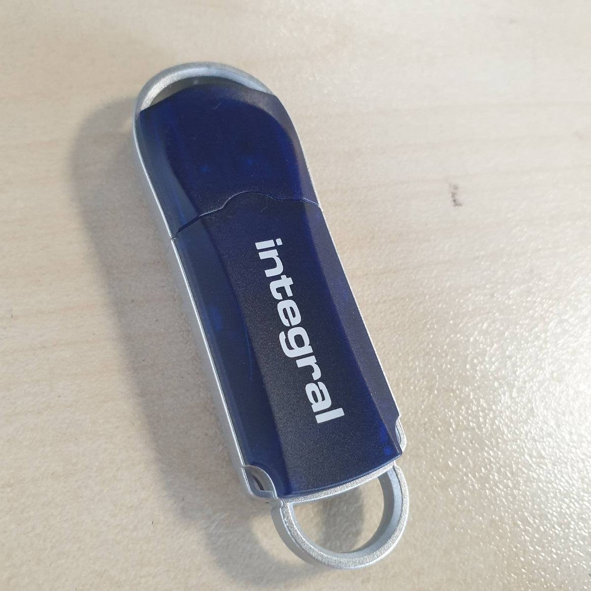 299240 - NJËSI FLASH INTEGRALE USB 3.2 GEN 1 1TB COURIER BLUE, deri në 120MB/s