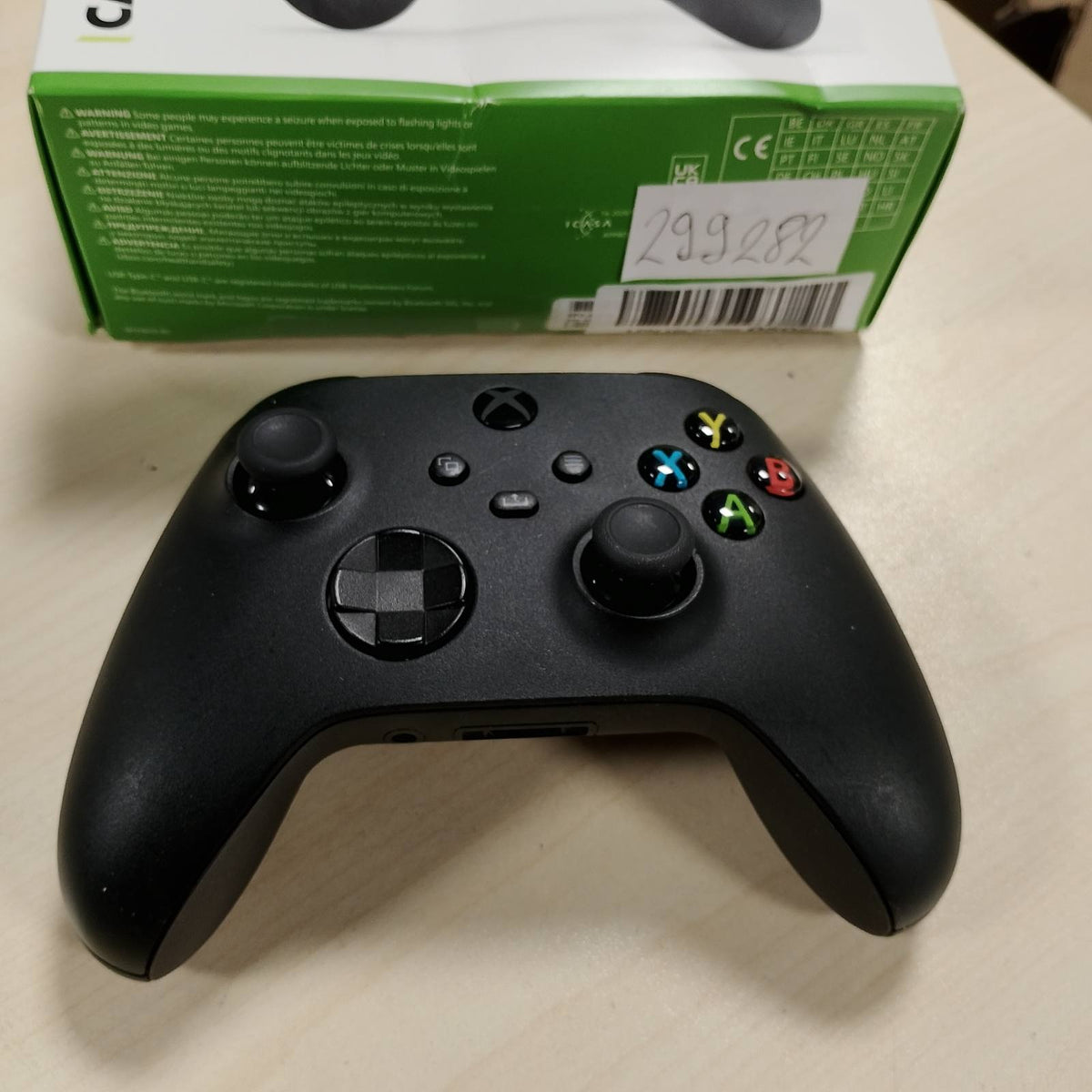 299282 - XBOX Live pa Fil - Carbon Black, Pajtueshmëri me Series X, Series S, One, Windows 10 dhe 11, Android dhe iOS
