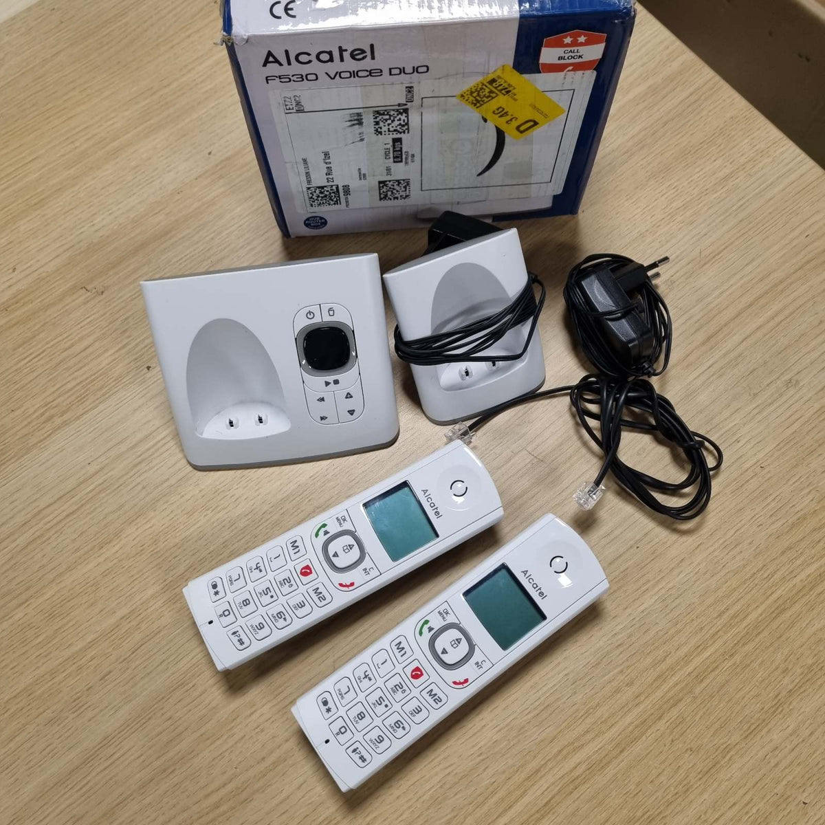 299313 - ALCATEL F530 Voice Duo Telefon pa tel DECT, Sekretari telefonike, Ekran i madh me ndriçim nga prapa, Pa duar, Funksion bllokimi thirrjesh, 2 taste thirrjeje të shpejta, 2 aparate, E bardhë/Gri
