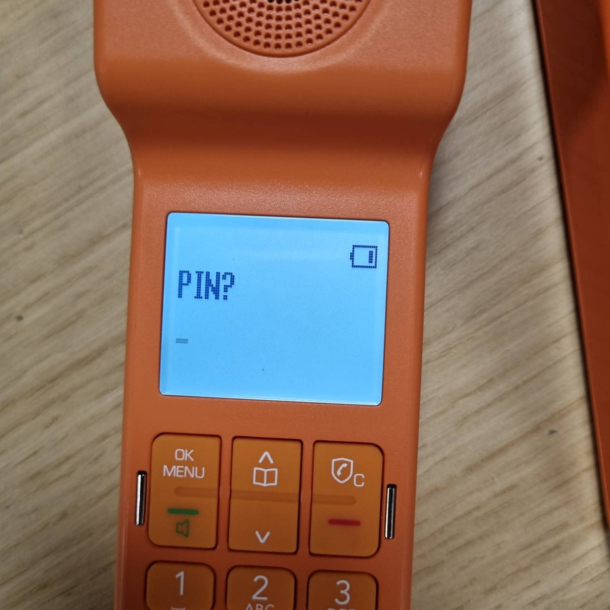 299367 - ALCATEL ePure Iconic - Telefon fiks pa tel DECT - Dizajn klasik - Ekran grafik i madh me rezolucion të lartë - Funksion pa duar - Funksion bllokimi thirrjesh - Portokalli