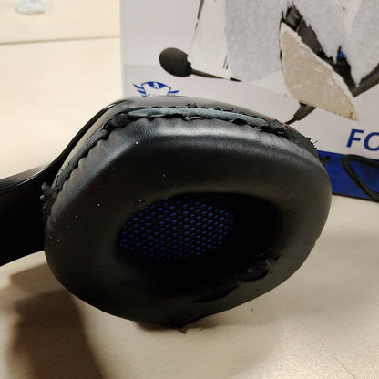 299403 - TRUST GAMING Kufje Lojërash GXT 488 Forze me Licencë Zyrtare për PS4 dhe PS5, Mikrofon të Palosshëm Fleksibël, Heshtje Mikrofoni, Kontroll Volumi në Linjë, E Zezë