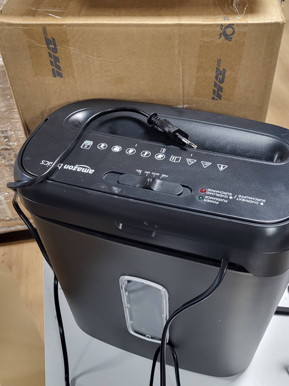 299440 - AMAZON BASICS Shredder letre me prerje tërthore, për deri në 8 fletë, letër dhe karta krediti, deri në 8 fletë, i zi
