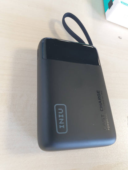299528 - INIU Bateri Powerbank 20000mAh me kabllo të integruar USB-C, karikim të shpejtë 45W PD3.0 dhe QC4.0, bateri e jashtme e vogël por e fuqishme për iPhone 16 15 14 13 12 Pro Max iPad Samsung Galaxy S24 S23 Note 20
