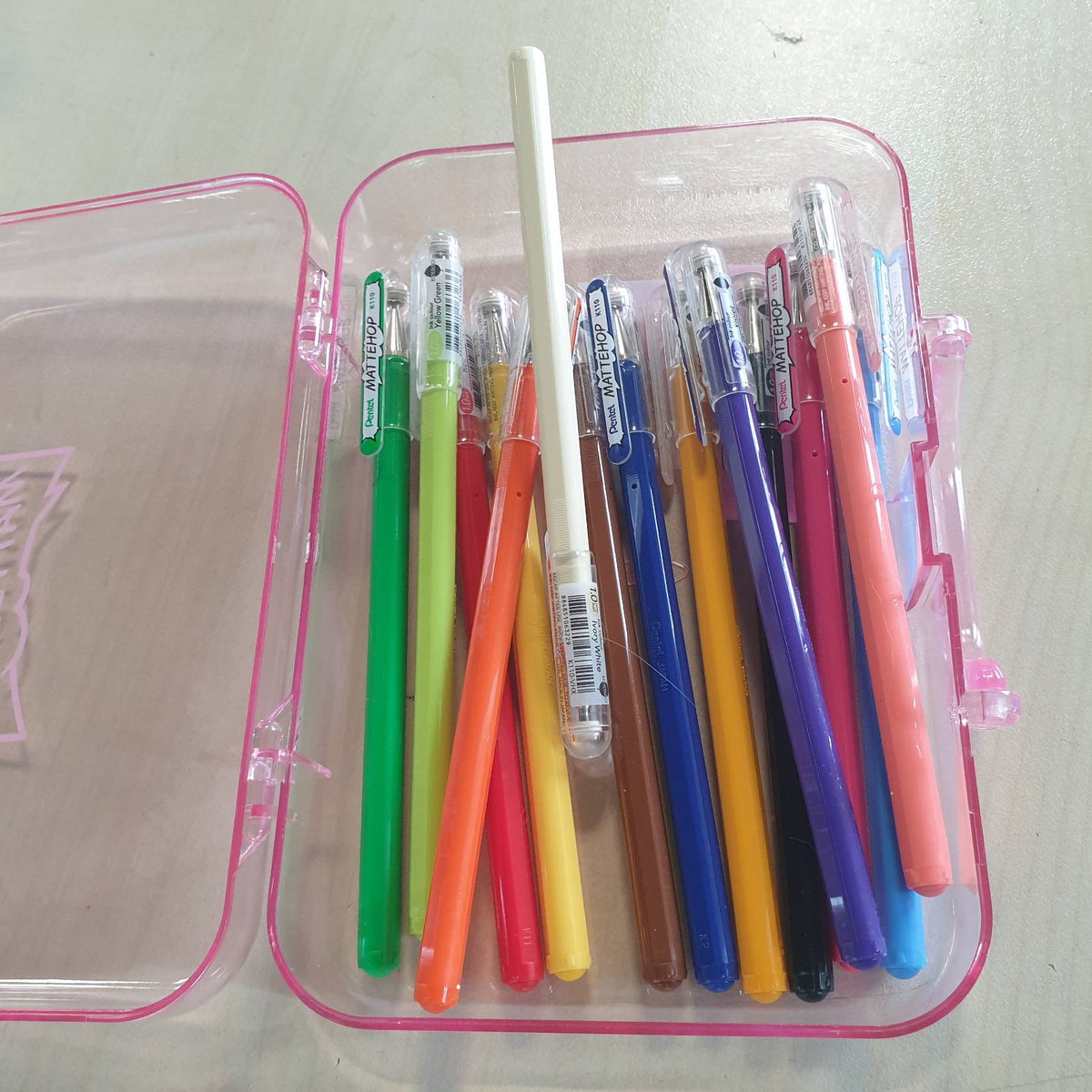 299679 - PENTEL Set stilolapsash me xhel K110-V, 14 ngjyra, super të pigmentuar