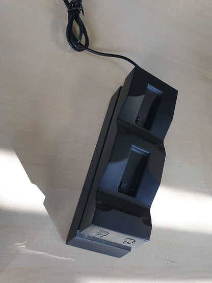 299749 - VENOM Stacioni i Dokimit Twin, karikon dy kontrollues Dualshock 4 njëkohësisht pa kabllo, me tregues LED, Playstation 4