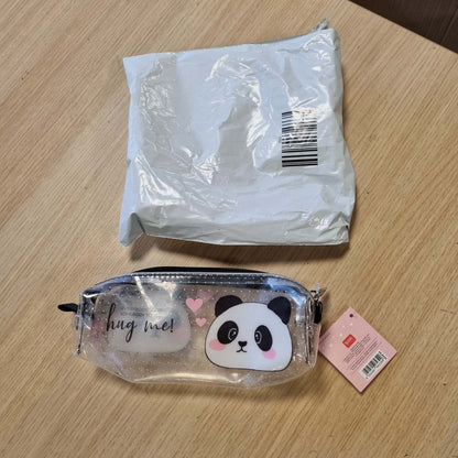 300026 - LEGAMI - Kutia transparente e lapsave Panda, 19.5 x 5.5 cm, e bërë nga TCU transparente, me zinxhir, e bollshme.