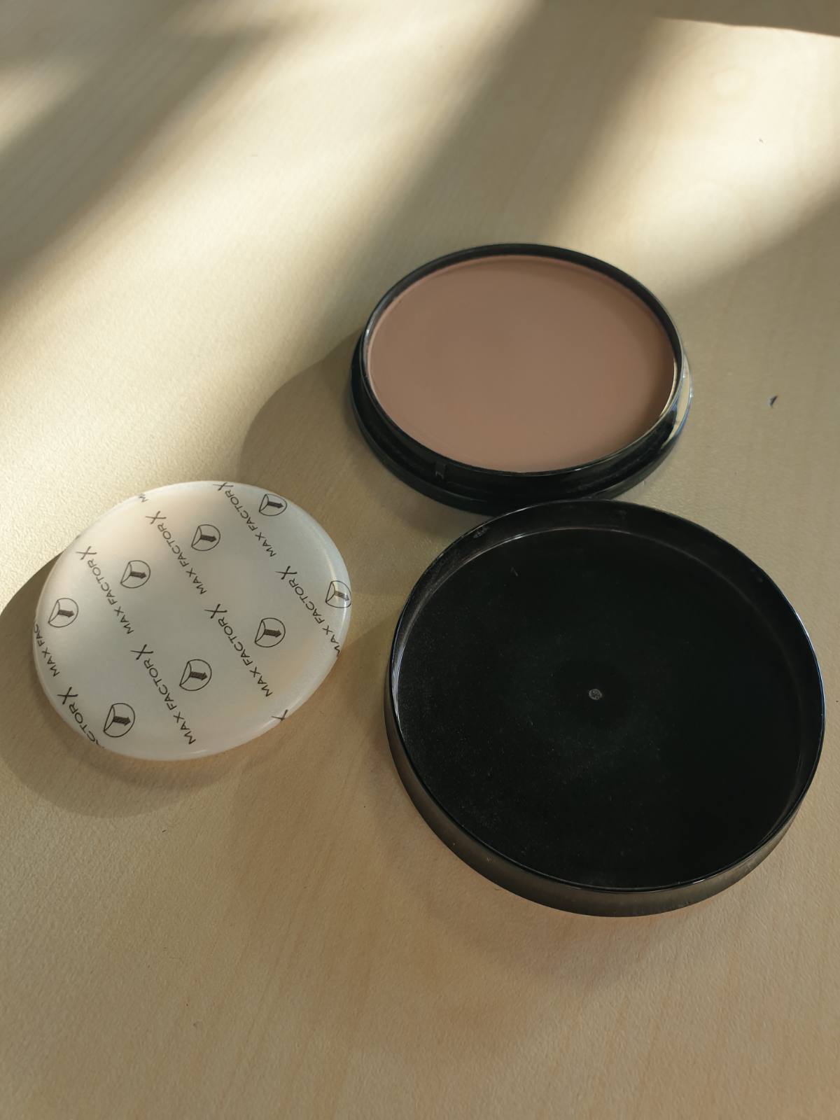 300033 - MAX FACTOR KREM I FRYRË 50ml