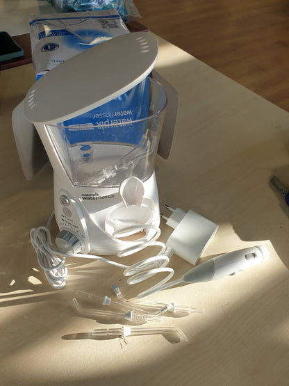 300324 - WATERPIK Pastrues uji ultra profesional WF-660EU, 6 maja, 10 nivele presioni, e bardhë