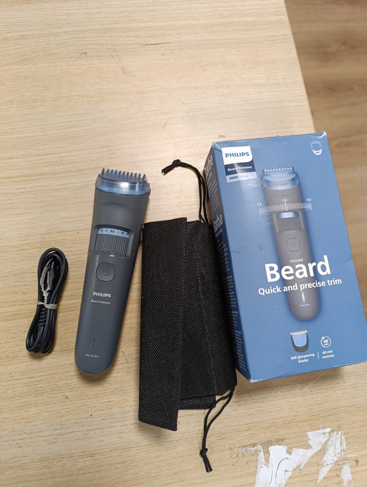 300567 - PHILIPS - Makinë prerëse për mjekër Seria 3000 BT3619/15, Tehe të rrumbullakosura, 20 gjatësi prerjeje, 100% rezistent ndaj ujit, Karikim USB