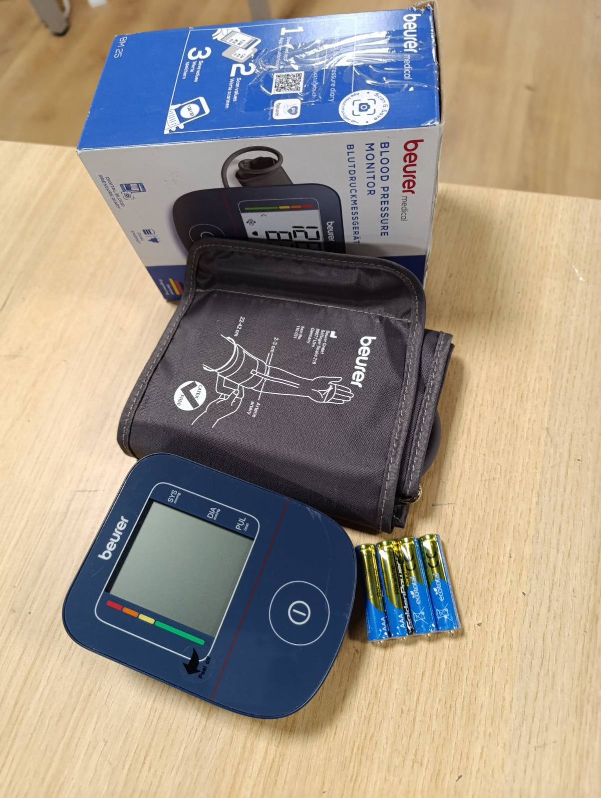 300713 - BEURER - Monitor tensioni i gjakut BM 25, për krahun e sipërm, funksionim me një buton, matje e saktë, zbulim i aritmisë, port USB-C, manshetë, transferim të dhënash në Apple Health