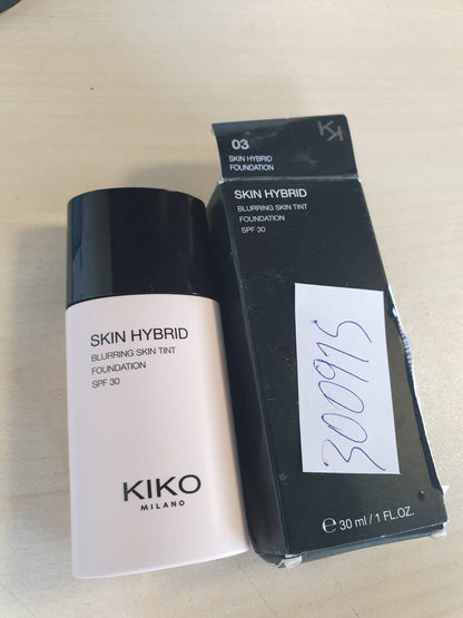 300915 - KIKO MILANO Fondatinë Skin Hybrid Blurring Skin Tint 03, Lëng përsosës për fytyrën, Qëndrueshmëri 24-orëshe, SPF 30