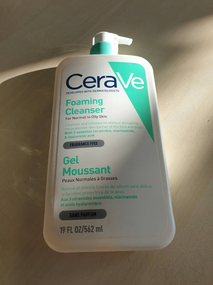 301094 - CERAVE Xhel Shkumëzues 562ml - Pastron dhe Largon Yndyrën e Tepërt - Acid Hialuronik, Ceramide, Niacinamidë - Për Lëkurë Normale deri në të Yndyrshme