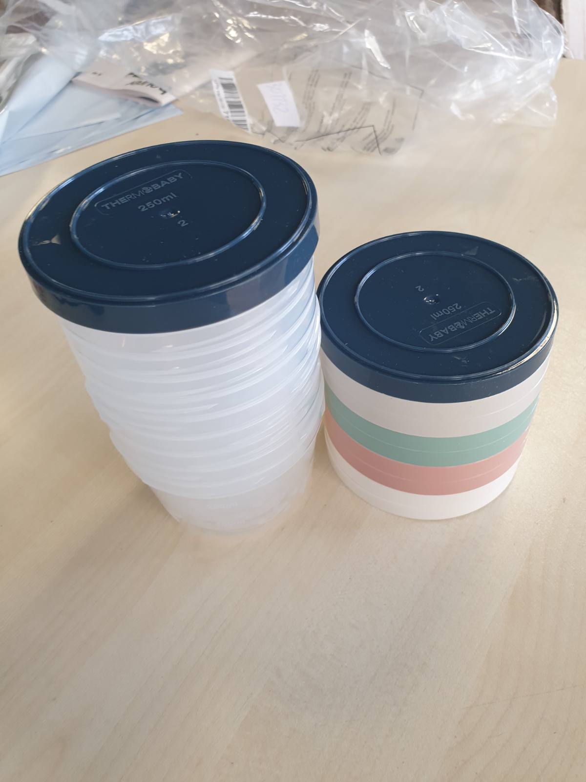 301132 - THERMOBABY Set me 10 enë për ruajtjen e ushqimit për foshnje 250ml - I sigurt për mikrovalë, ngrirje dhe lavatriçe - Mund të vendosen mbi njëra-tjetrën - Asortiment ngjyrash i rastësishëm - Prodhuar në Francë