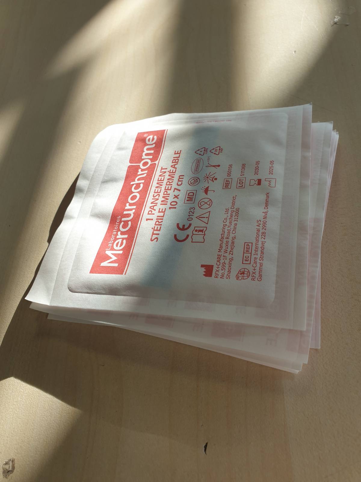 301272 - MERCUROCHROME - Fasha sterile transparente të papërshkueshme nga uji - Kuti me 10 fasha - Ngjitës i integruar me mbështetje jo-ngjitëse - 10 cm x 7 cm