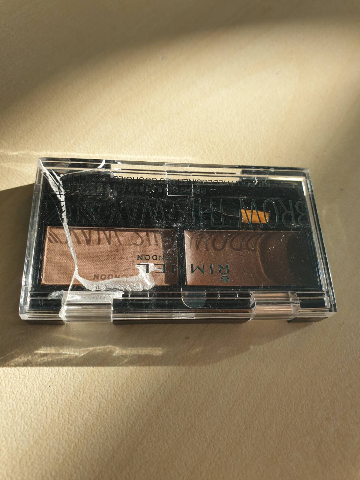 301344 - RIMMEL LONDON - SET FORMËSIMI PUDRE VETULLASH BROW THIS WAY, NGJYRË KAFE MESATARE, PUDËR 0.04 OZ, DYLLË 0.03 OZ