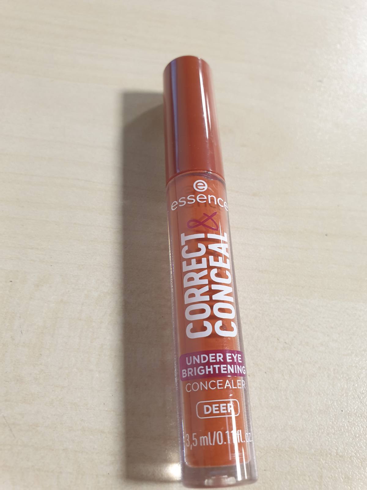 301501 - ESSENCE - Korrektor Ndriçues CORRECT & CONCEAL - Nr. 40 - 3.5 ml - Ndriçues, Korrigjues, Vegan, Pa vaj, Pa parfum, Pa alkool