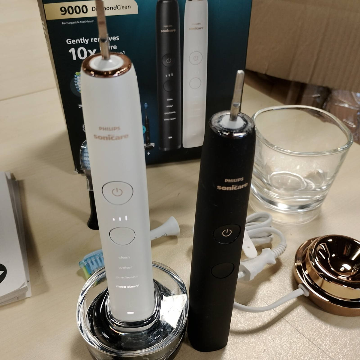 301542 - PHILIPS Furçë dhëmbësh elektrike Sonicare DiamondClean 9000, HX9914/57, 4 mënyra pastrimi, 3 nivele intensiteti, xham karikimi, ari i zi dhe rozë, pako me dy pjesë