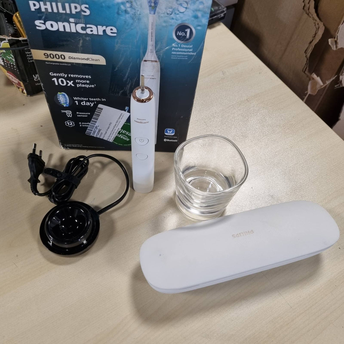 301561 - PHILIPS Furçë dhëmbësh elektrike Sonicare DiamondClean 9000, HX9911/94, sensor presioni, 4 mënyra pastrimi, 3 nivele intensiteti, xham karikimi, kuti udhëtimi USB, ngjyrë ari rozë