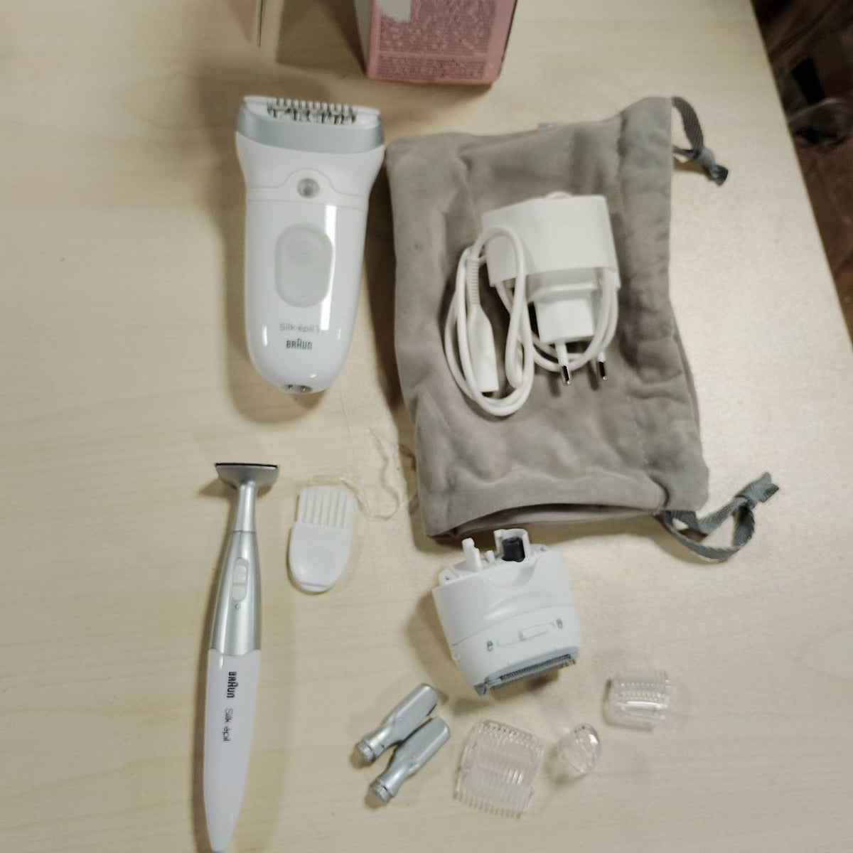301593 - BRAUN Depilator elektrik Silk-épil 7 7-241 për femra, kokë e gjerë për depilim të lehtë, lëkurë e lëmuar, rezistente ndaj ujit, kokë rroje dhe krehër prerës për femra