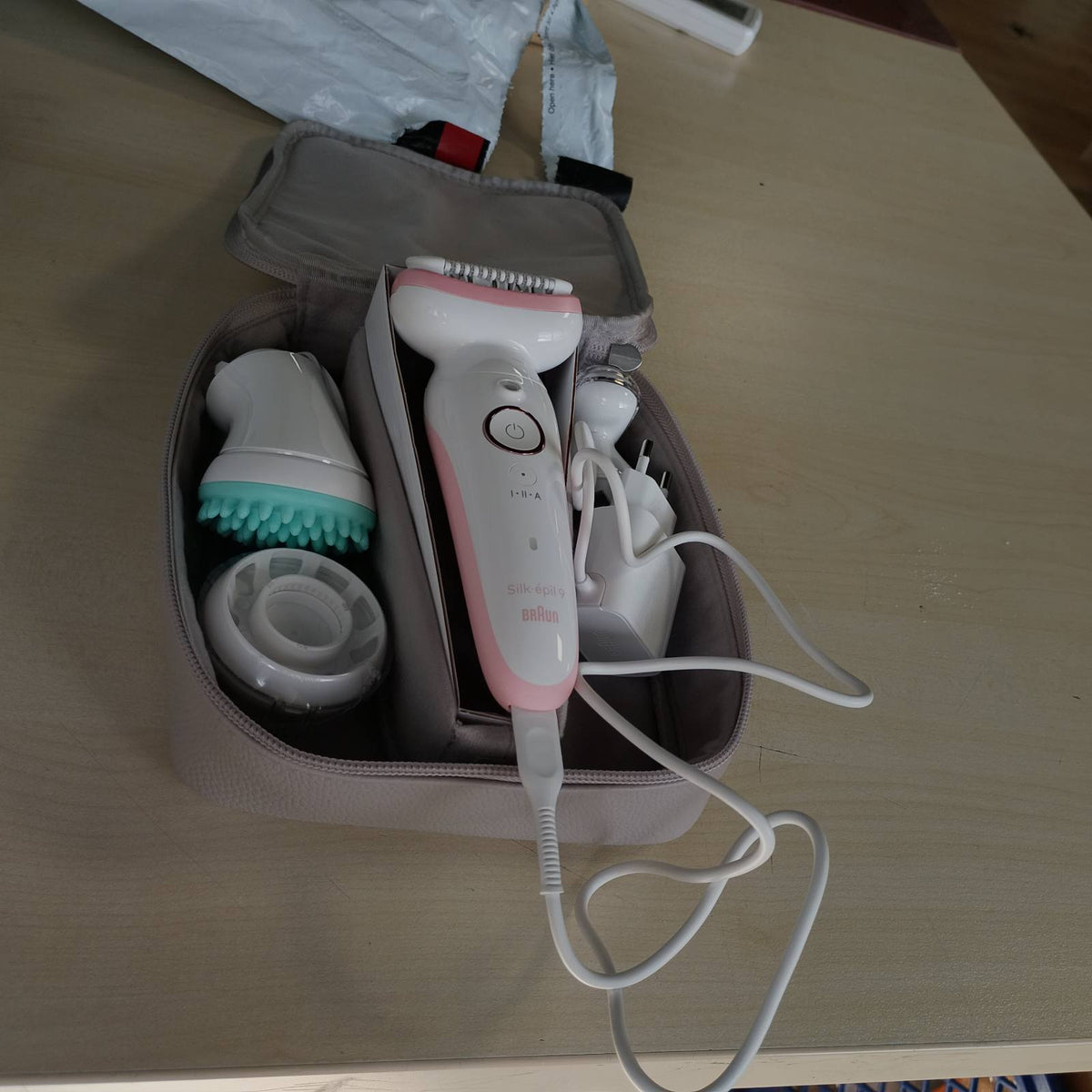 301596 - BRAUN Depilator elektrik Silk-épil 9 9-080 për femra, kokë fleksibile 360° për depilim të lehtë, i papërshkueshëm nga uji, pa tel, me kokë rroje, furçë eksfoliuese dhe krehër prerës
