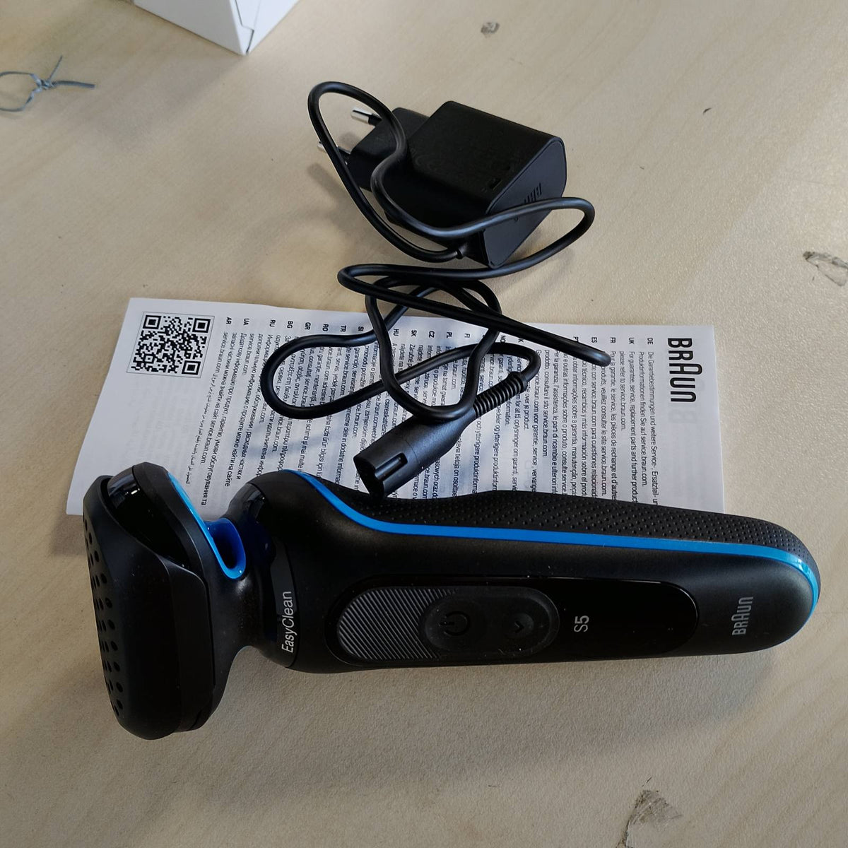 301611 - BRAUN Series 5, Makinë rroje elektrike, 50 minuta përdorim, 100% rezistente ndaj ujit, 52-B1200SI, blu