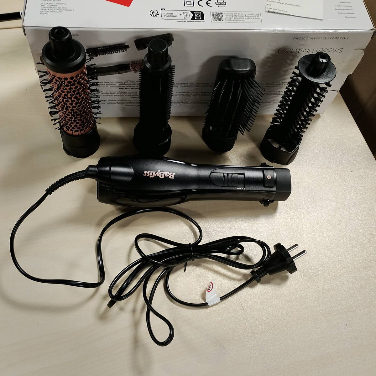 301706 - BABYLISS Smooth Finish 1200, Furçë ajri 4-në-1, 1200W, Teknologji Jonike dhe Qeramike, 4 aksesorë, E zezë/Rozë, AS122E