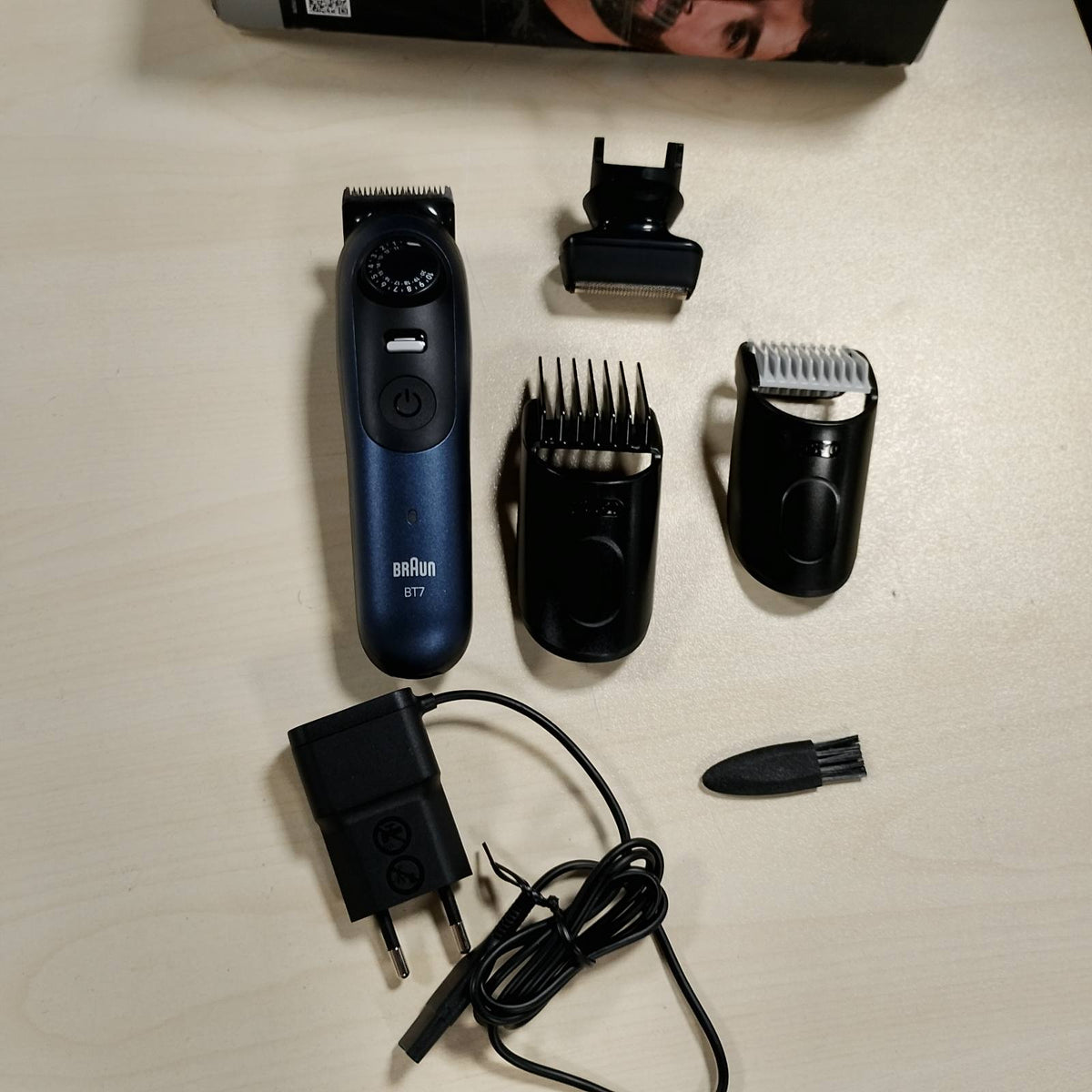 301784 - BRAUN Prerëse mjekre Series 7, Prerëse elektrike mjekre për burra, 6 aksesorë, Teh ProBlade ultra, Jetëgjatësi baterie 120 minuta, 40 cilësime gjatësie, BT7520, Blu