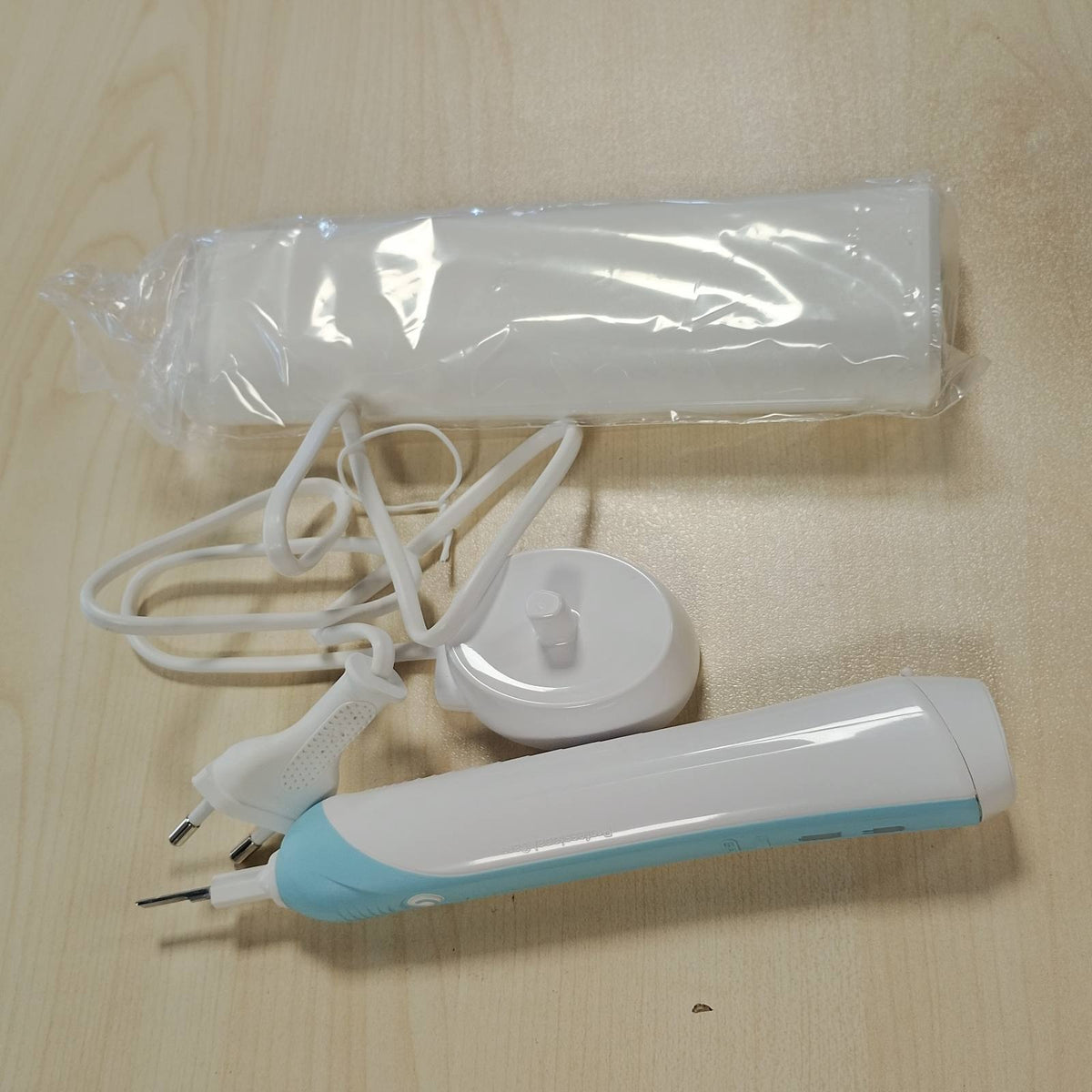 301792 - ORAL-B Furçë dhëmbësh elektrike Pro 1, me kokë furçe zëvendësuese, blu