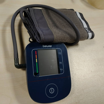 302142 - BEURER Monitor tensioni i gjakut BM 25 për krahun e sipërm, funksionim i thjeshtë me një buton, matje e saktë, zbulim i aritmisë, me port USB-C, manshetë, transferim të dhënash në Apple Health dhe aplikacione të ngjashme, blu