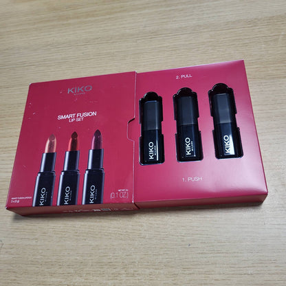 302178 - KIKO MILANO Smart Fusion Lip Set 02 - Set buzësh me 3 buzëkuq me një përfundim të shndritshëm